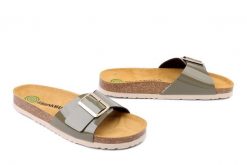 DR. BRINKMANN 700867-07 grun, klapki damskie. Zielone klapki Dr. Brinkmann, bez wzorów, bez obcasa, bez zapięcia. Za 154.90 zł.