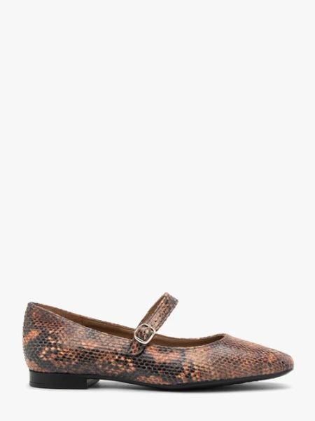 Baleriny damskie w wężowy wzór. Brązowe baleriny Ryłko, bez wzorów, ze skóry, eleganckie, bez obcasa, bez zapięcia. Za 299.99 zł.