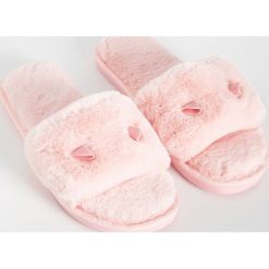 Puszyste kapcie z uszami - Różowy. Kapcie marki Sinsay. Za 29.99 zł.
