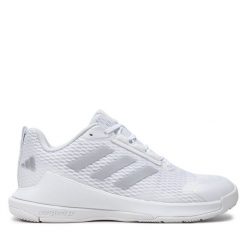 Buty halowe adidas. Białe buty sportowe lifestyle adidas, bez wzorów, bez zapięcia. Za 309.99 zł.