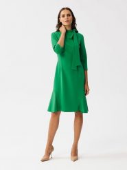 Stylove Sukienka w kolorze zielonym rozmiar: L. Zielone sukienki Stylove, na co dzień, l, bez wzorów, bez kołnierzyka, bez ramiączek, midi, proste. Za 264.95 zł.