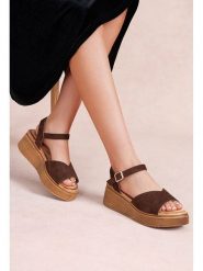 Foreverfolie Sandały w kolorze brązowym na koturnie rozmiar: 37. Brązowe sandały Foreverfolie, bez wzorów, z otwartym noskiem, bez obcasa, na koturnie, bez zapięcia. Za 104.99 zł.