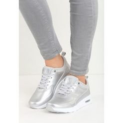 Srebrne Buty Sportowe Ivens. Buty sportowe lifestyle marki Born2be. Za 49.99 zł.
