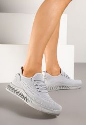 Szare Siateczkowe Buty Sportowe Sneakersy na Podeszwie z Tłoczeniami Finloti. Szare buty sportowe lifestyle Renee, z aplikacjami, z jeansu, bez zapięcia. W wyprzedaży za 55.99 zł.