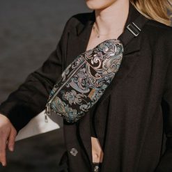 Saszetka nerka SHE 702/a czarny+ złoty. Czarne nerki i saszetki SHE, bez wzorów, ze skóry, biznesowe, bez dodatków. Za 169.99 zł.