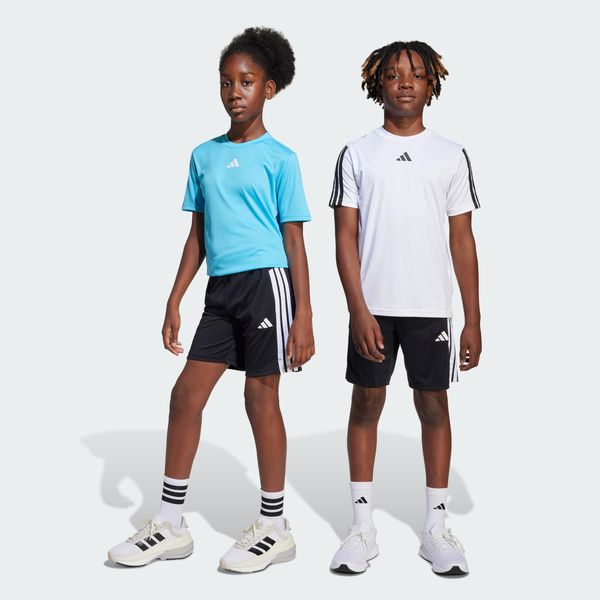 Szorty dla dzieci z 3 paskami Train Essentials. Białe szorty adidas, bez wzorów, sportowe. Za 109.00 zł.