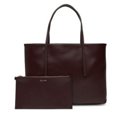 Torebka Calvin Klein. Czerwone torebki klasyczne Calvin Klein, bez wzorów, klasyczne, bez dodatków. Za 439.99 zł.