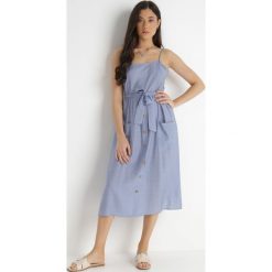 Niebieska Sukienka Sharthe. Niebieskie sukienki Born2be, l, bez wzorów, z tkaniny, bez kołnierzyka, bez ramiączek, midi. W wyprzedaży za 64.99 zł.