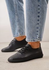 Czarne Minimalistyczne Tenisówki z Imitacji Skóry z Drobną Perforacją Lalosa. Czarne trampki Born2be, bez wzorów, z dzianiny, klasyczne, bez zapięcia. Za 59.99 zł.