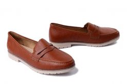 RIEKER 45300-24 brown, półbuty damskie. Brązowe czółenka Rieker, bez wzorów, bez obcasa, na obcasie, bez zapięcia. Za 239.93 zł.