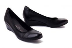 TAMARIS 22320-41 001 black, czółenka damskie. Czarne czółenka Tamaris, bez wzorów, bez obcasa, na koturnie, bez zapięcia. Za 179.94 zł.
