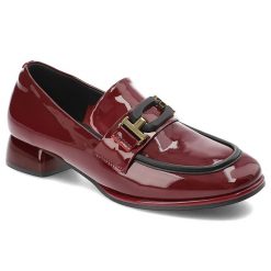 Czerwone Półbuty Artiker Eleganckie Obuwie Damskie. Czerwone półbuty wsuwane Artiker, bez wzorów, ze skóry, eleganckie, bez obcasa, na obcasie. Za 189.00 zł.