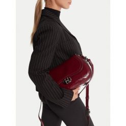 Torebka Hispanitas. Czerwone torebki klasyczne Hispanitas, bez wzorów, klasyczne, bez dodatków. Za 379.99 zł.