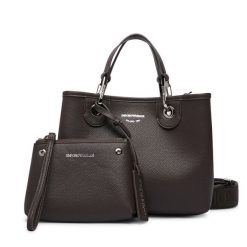 Torebka Emporio Armani. Brązowe torebki klasyczne Emporio Armani, bez wzorów, klasyczne, bez dodatków. Za 1,249.00 zł.