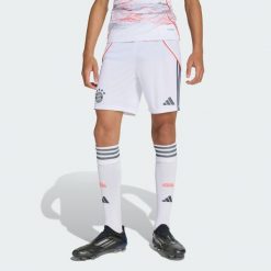 Szorty FC Bayern 25/26 Away Kids. Białe szorty adidas, bez wzorów, sportowe. Za 179.00 zł.