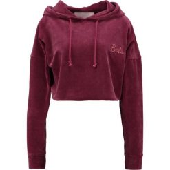 Missguided BARBIE HOODED Bluza z kapturem burgundy. Bluzy Missguided. W wyprzedaży za 135.20 zł.