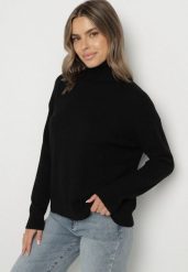 Czarny Golf z Domieszką Kaszmiru Ozdobiony Przeszyciami Avonella. Czarne swetry Born2be, z aplikacjami, z kaszmiru, klasyczne, bez ramiączek. Za 109.99 zł.