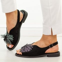 Czarne płaskie sandały damskie Potocki 43349. Czarne sandały POTOCKI, z aplikacjami, ze skóry, casualowe, bez obcasa, na płaskiej podeszwie, bez zapięcia. Za 159.00 zł.