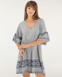 Luźna sukienka z wiskozy. Sukienki Unisono, l, bez wzorów, z wiskozy, bez kołnierzyka, bez ramiączek, mini. Za 149.00 zł.