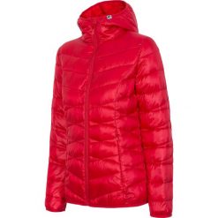 Kurtka puchowa damska KUD220 - intensywna czerwień. Kurtki marki QUECHUA. Za 249.99 zł.