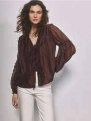 Bluzka z ozdobnym wiązaniem - brązowy. Brązowe bluzki Reserved, l, bez wzorów, z tkaniny, bez kołnierzyka, bez ramiączek. Za 129.99 zł.