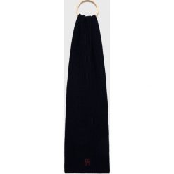 Tommy Hilfiger szalik wełniany kolor granatowy gładki. Niebieskie szaliki i kominy Tommy Hilfiger, bez wzorów, z wełny. Za 339.99 zł.