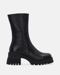 CZARNE WORKERY Z KWADRATOWYM NOSKIEM 2317 101 BLACK. Czarne botki Venezia, bez wzorów, ze skóry, bez obcasa, bez zapięcia. Za 479.00 zł.