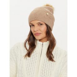 Czapka Guess. Brązowe czapki zimowe Guess, z aplikacjami. Za 199.99 zł.