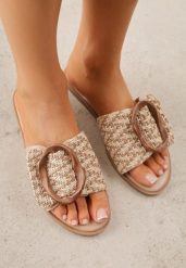 Ciemnobeżowe Klapki Ozdobione Plecionką Wstawką i Klamrą Isirreia. Brązowe klapki Born2be, bez wzorów, z jeansu, biznesowe, bez obcasa, na płaskiej podeszwie, bez zapięcia. Za 69.99 zł.