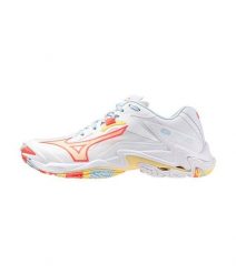 Damskie buty halowe Mizuno Wave Lightning Z. Białe buty treningowe Mizuno, bez wzorów, z materiału, bez zapięcia, do siatkówki, mizuno wave. Za 601.50 zł.