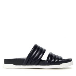 Klapki Nessi. Czarne klapki Nessi, bez wzorów, bez obcasa, bez zapięcia. Za 299.99 zł.