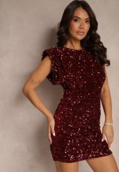 Bordowa Koktajlowa Dopasowana Sukienka z Cekinami i Usztywnioną Linią Ramion Ceazia. Czerwone sukienki Renee, na co dzień, l, bez wzorów, eleganckie, bez kołnierzyka, bez ramiączek, mini, dopasowane. Za 159.99 zł.