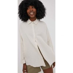 Answear Lab koszula z lnem damska kolor beżowy relaxed z kołnierzykiem klasycznym. Brązowe koszule Answear Lab, m, bez wzorów, z tkaniny, klasyczne, bez kołnierzyka, bez ramiączek. W wyprzedaży za 119.99 zł.