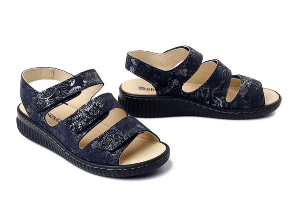 DR. BRINKMANN 710283-05 blau, sandały damskie. Niebieskie sandały Dr. Brinkmann, bez wzorów, ze skóry, bez obcasa, bez zapięcia. Za 369.90 zł.