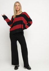Bordowy Dzianinowy Komplet Szerokie Spodnie i Sweter w Paski Falesea. Czerwone swetry Born2be, bez wzorów, z bawełny, eleganckie, bez ramiączek. Za 109.99 zł.
