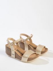 BACKSUN Sandały "Hongkong" w kolorze złotym na koturnie rozmiar: 38. Żółte sandały Backsun, bez wzorów, z materiału, z otwartym noskiem, bez obcasa, na koturnie, bez zapięcia. Za 162.49 zł.