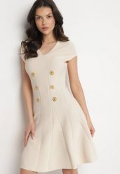 Beżowa Elegancka Sukienka Rozkloszowana z Wiskozą Zdobiona Guzikami Farelna. Brązowe sukienki Born2be, na co dzień, z aplikacjami, z wiskozy, eleganckie, bez kołnierzyka, bez ramiączek, mini, kopertowe. W wyprzedaży za 195.49 zł.