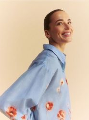 Bawełniana koszula w kwiaty - wielobarwny. Koszule Reserved, l, bez wzorów, z bawełny, bez kołnierzyka, bez ramiączek. Za 119.99 zł.