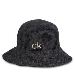 Kapelusz Calvin Klein. Czarne kapelusze Calvin Klein, bez wzorów. Za 269.99 zł.