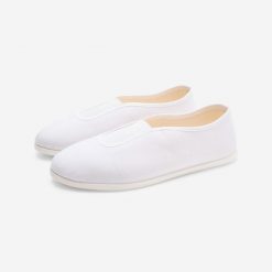 Buty do gimnastyki dla dorosłych Domyos. Białe buty treningowe DOMYOS, bez wzorów, z bawełny, bez zapięcia, na jogę i pilates. Za 24.99 zł.
