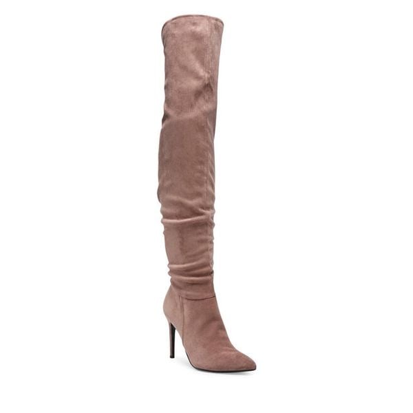 Kozaki DeeZee. Brązowe kozaki DeeZee, bez wzorów, bez obcasa, na szpilce, bez zapięcia. Za 137.99 zł.