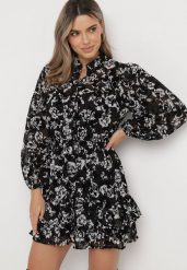 Czarna Rozkloszowana Sukienka Mini w Kwiaty z Falbanką Matera. Czarne sukienki Born2be, l, z aplikacjami, bez kołnierzyka, bez ramiączek, mini, rozkloszowane. W wyprzedaży za 125.99 zł.