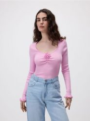 Sweter z wiskozą - różowy. Czerwone swetry Reserved, l, bez wzorów, z dzianiny, bez ramiączek. W wyprzedaży za 79.99 zł.