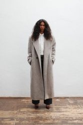 Wełniany trencz w kolorze BEIGE MELANGE - TESORO-S. Brązowe depilatory Marsala, m, bez wzorów, z jeansu, eleganckie, bez kaptura. Za 1,599.90 zł.