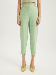 BGN Spodnie w kolorze zielonym rozmiar: 36. Zielone spodnie materiałowe BGN, bez wzorów, z materiału, z podwyższonym stanem. Za 61.31 zł.