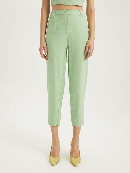 BGN Spodnie w kolorze zielonym rozmiar: 36. Zielone spodnie materiałowe BGN, bez wzorów, z materiału, z podwyższonym stanem. Za 66.00 zł.