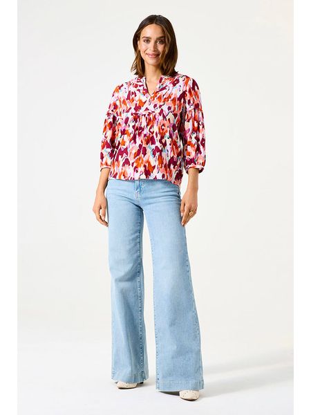 Garcia Bluzka w kolorze jasnoróżowo-czerwonym rozmiar: L. Czerwone bluzki Garcia, l, bez wzorów, bez kołnierzyka, bez ramiączek. Za 173.99 zł.