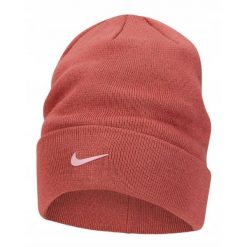 Czapka Zimowa Sportowa Nike Beanie Metal Swoosh. Czerwone czapki zimowe Nike, bez wzorów, eleganckie. Za 96.80 zł.