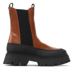 Sztyblety Tamaris. Brązowe botki Tamaris, bez wzorów, bez obcasa, na płaskiej podeszwie, bez zapięcia. Za 479.99 zł.