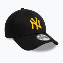 Czapka z daszkiem New Era League Essential 39Thirty New York Yankees. Czarne czapki zimowe New Era, bez wzorów. Za 119.99 zł.